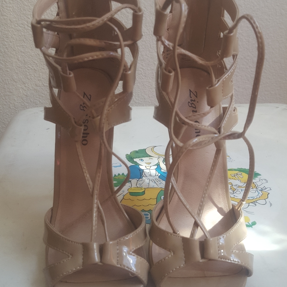 High Heels - Picture 2 of 2